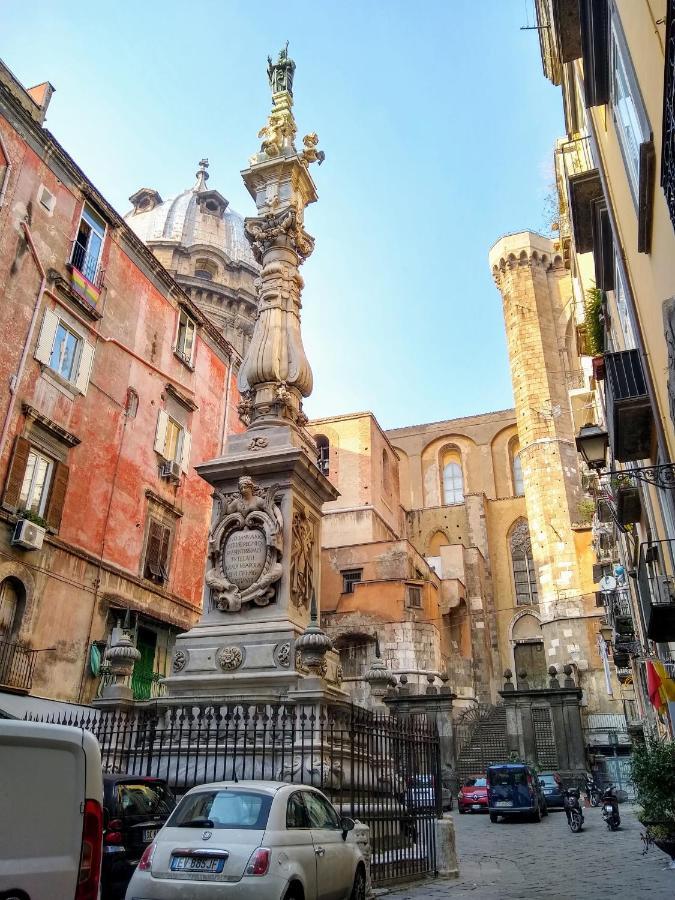 Grande & Caratteristico Dietro La Cattedrale Наполи Екстериор снимка