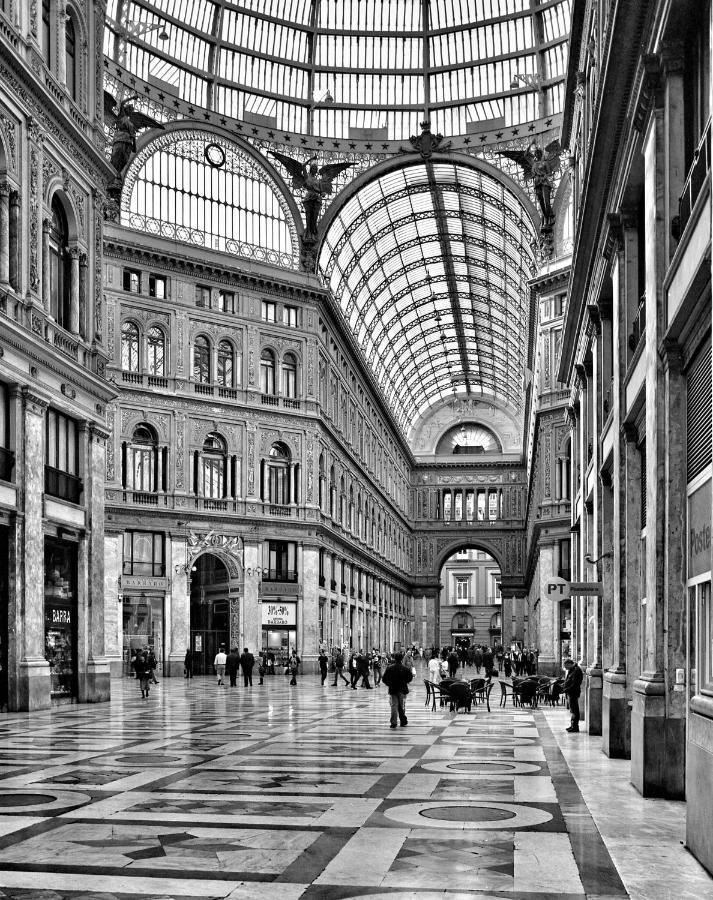 Grande & Caratteristico Dietro La Cattedrale Наполи Екстериор снимка
